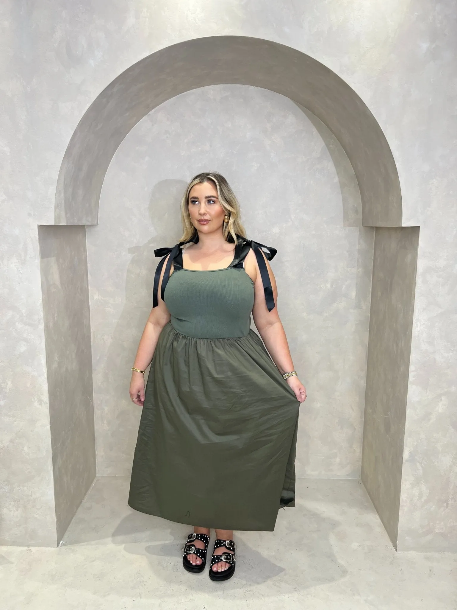 Curve Puff Tie Shoulder Midi Dress